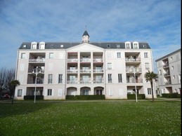 l'appartement est à gauche en rez de chaussée, Résidence Escale 2 côté bassin de plaisance à Rochefort, près des thermes