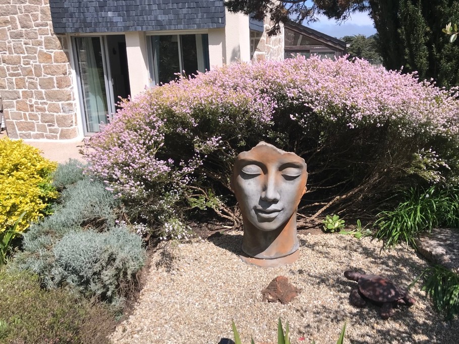 Parterre devant la maison