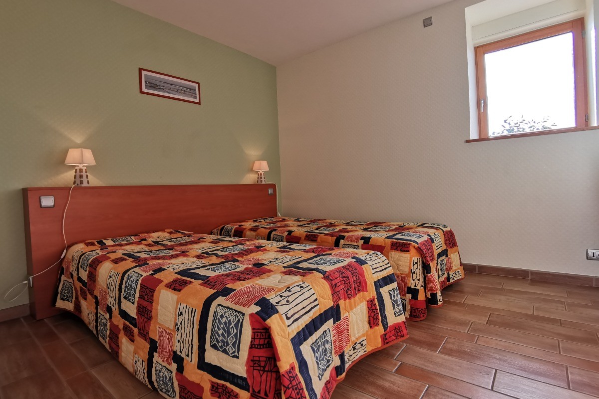 RDC : Chambre 1 avec 2 lits 90