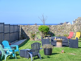 un salon de détente extérieur pour les petits et les grands après un retour de plage