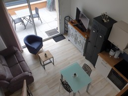 Studio Lameira, Montrond-les-bains, Loire (42) - Pièce de vie donnant sur la terrasse