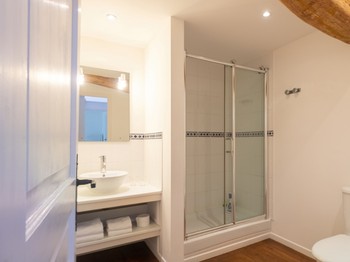 Salle de douche - Pour chambre N° 2