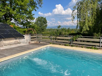 La nage à contre-courant et la vue sur le Bugey.