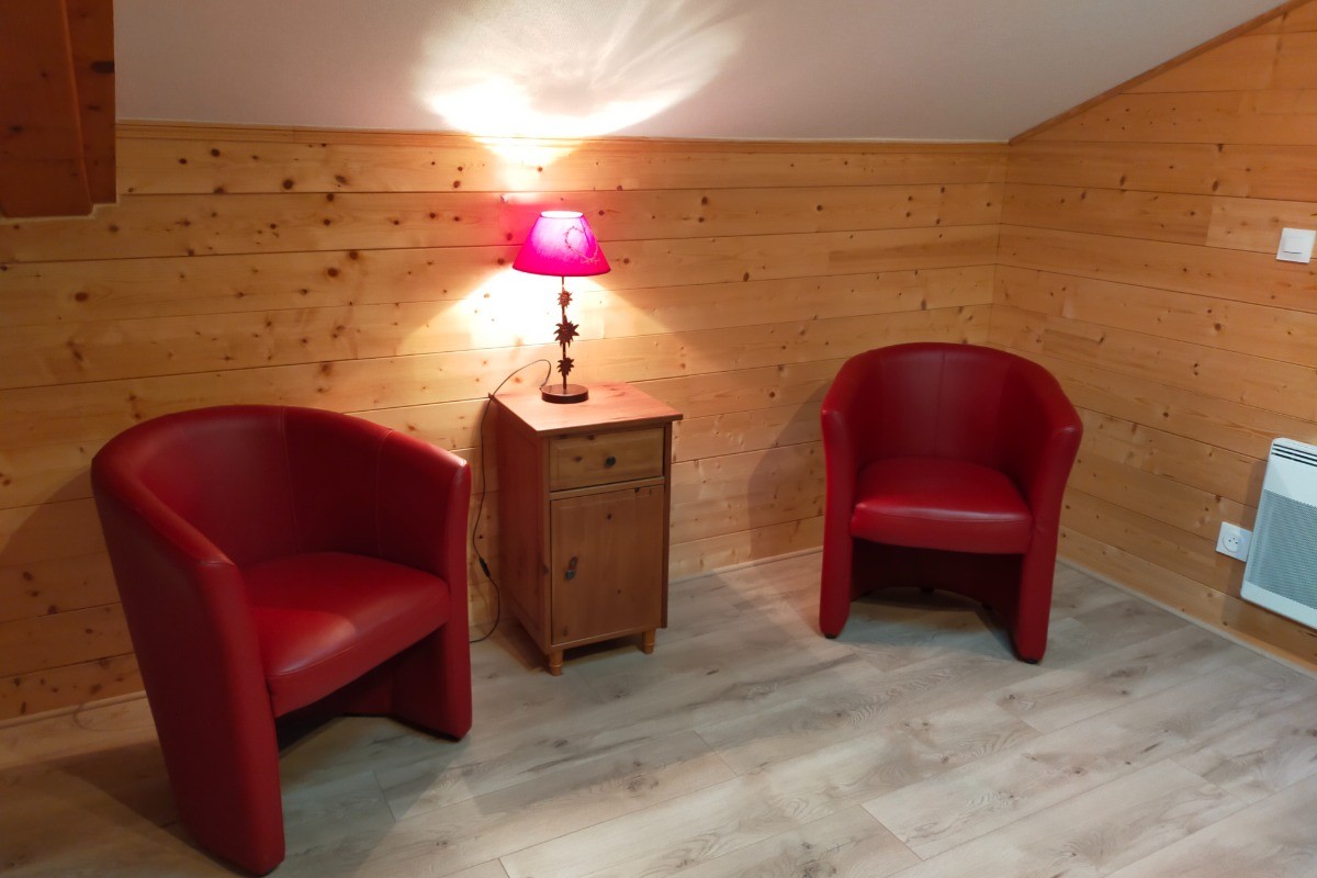 pièce de repos communicante de 11 m2 lumineuse grâce au vélux