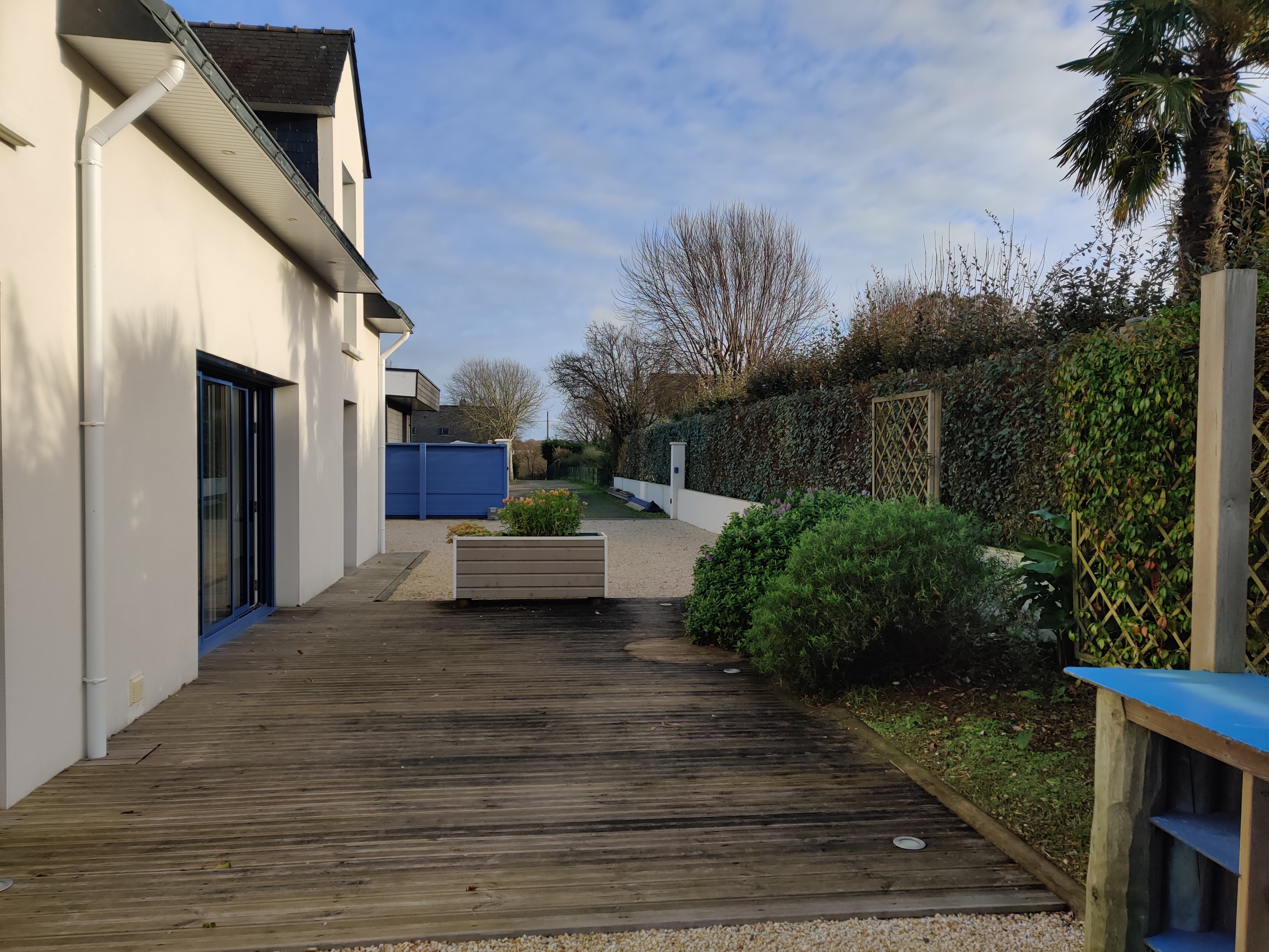 Terrasse entrée avec allée