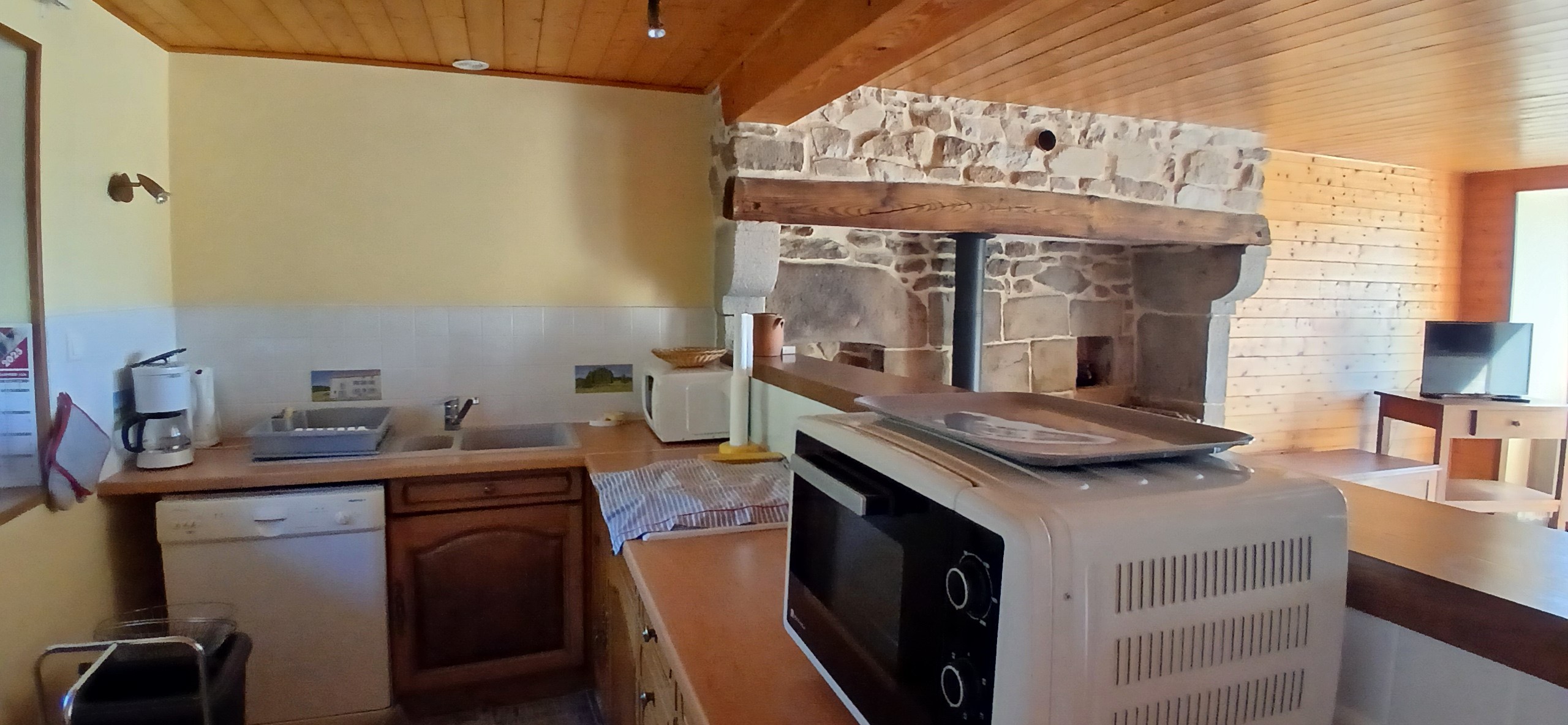 Gîte "Les Terrasses" (Livradois Forez) - Pièce de vie (cuisine)
