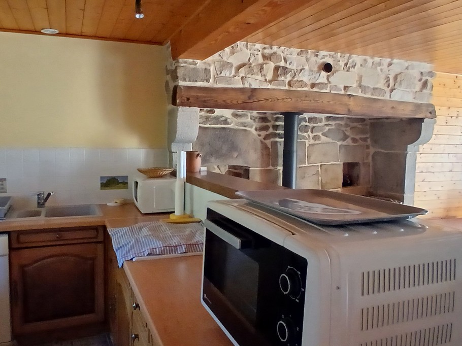 Gîte "Les Terrasses" (Livradois Forez) - Pièce de vie (cuisine)