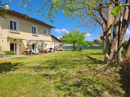 garden in front of the Gîtes