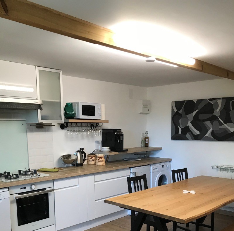 Cuisine avec four - lave  vaisselle -