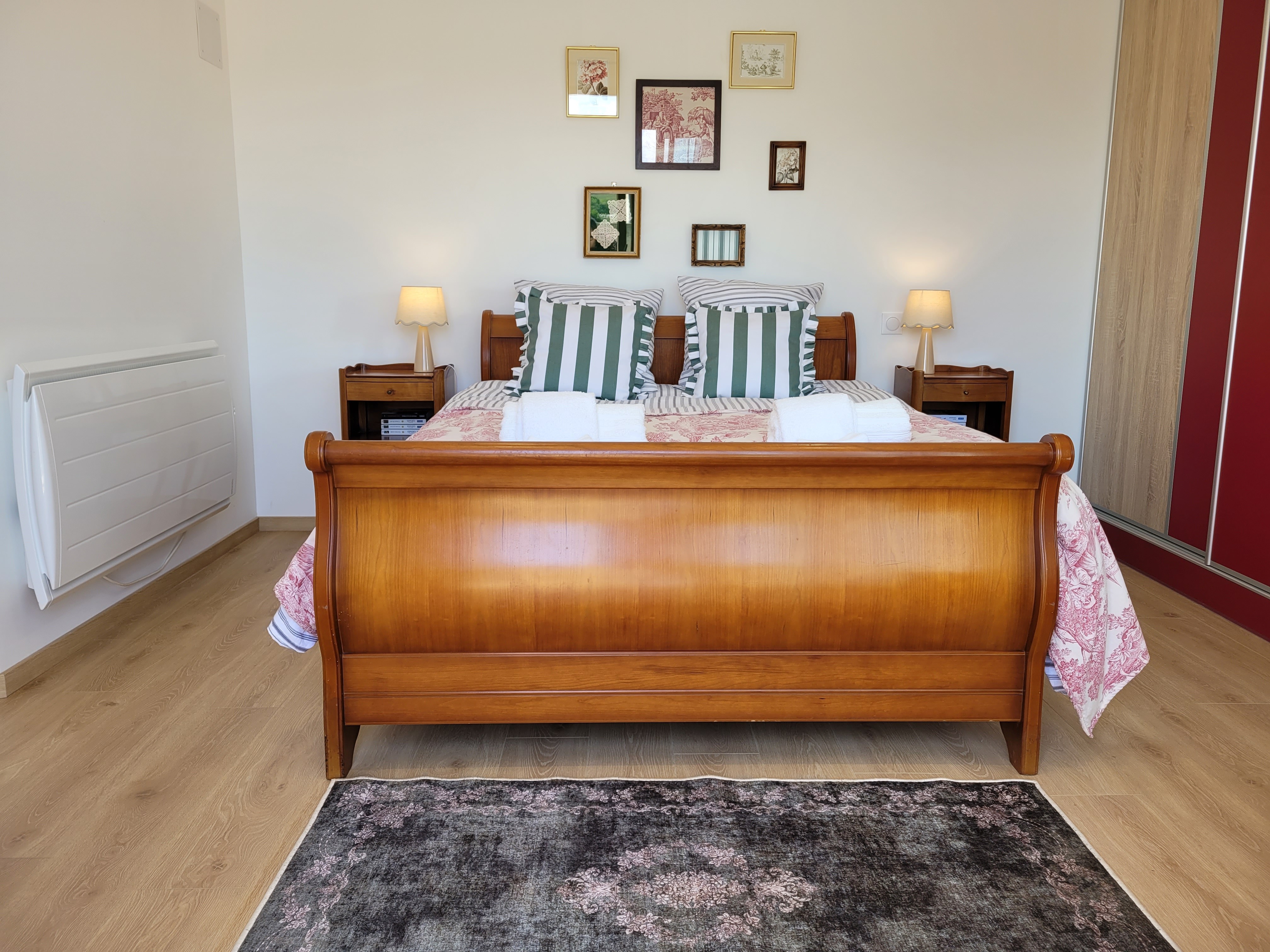 Le Cain, location de vacances, Clévacances, chambre RDC lit 160 RDC