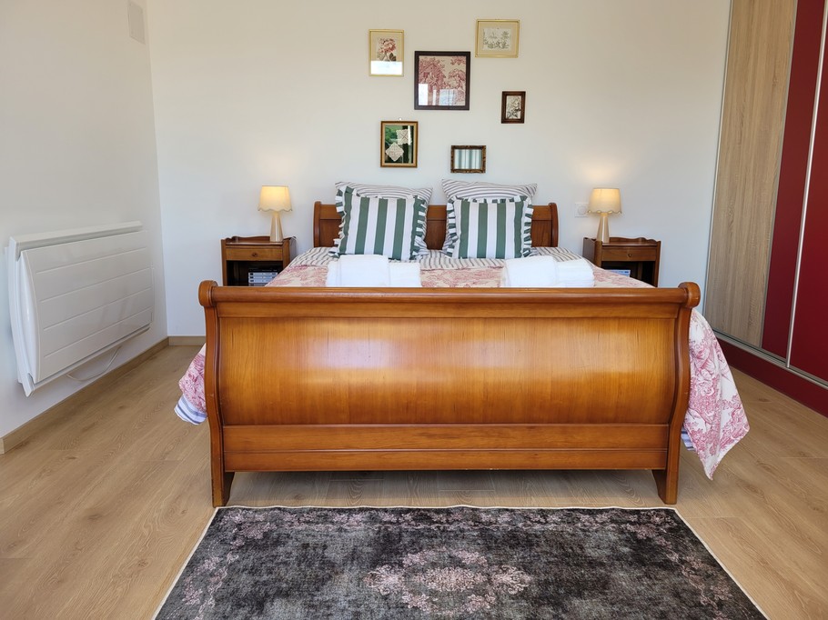 Le Cain, location de vacances, Clévacances, chambre RDC lit 160 RDC