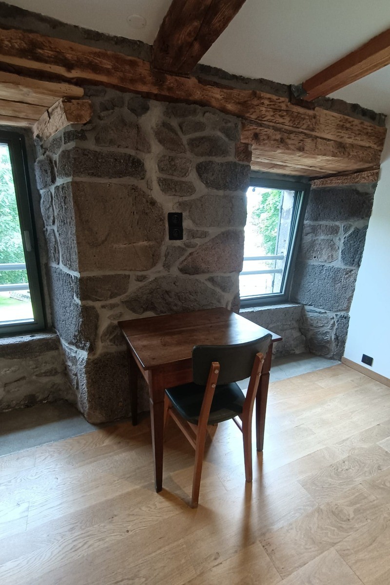 Bureau dans la chambre 2