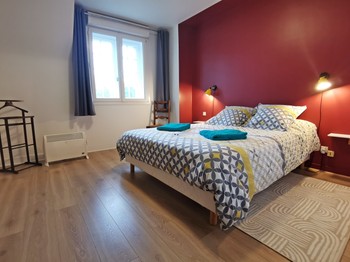 Chambre Andromède - Lit 160 + TV + salle d'eau avec WC privative et communicante