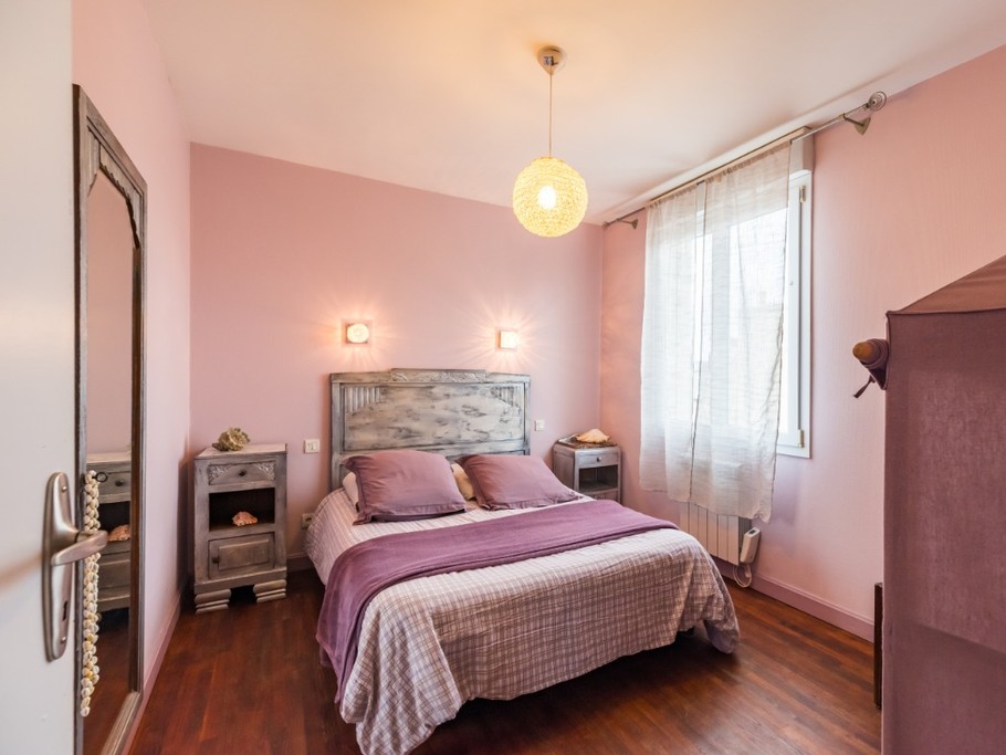 1er niveau : chambre coquillages. lit 140