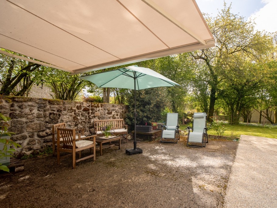 Jardin ombragé HAUTE-VIENNE 87 Gîte Le KAOLIN Clévacances