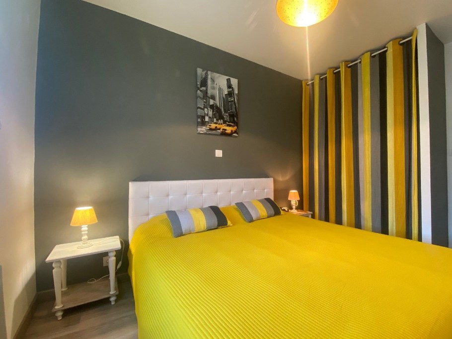 Chambre avec un lit en 140