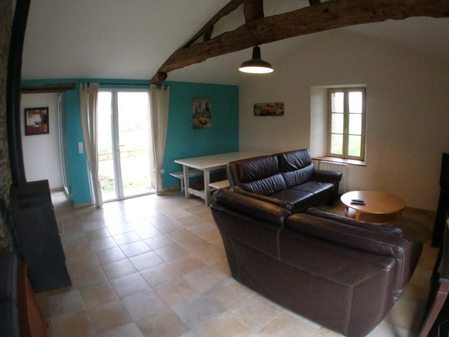 Salon avec grande table