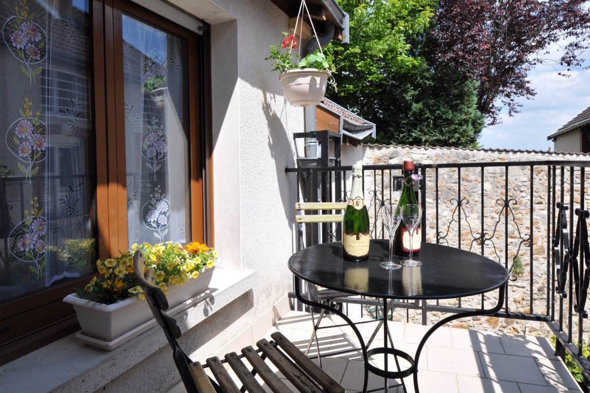 Petit Terrasse accessible depuis la pièce de vie des chambres d'hôtes