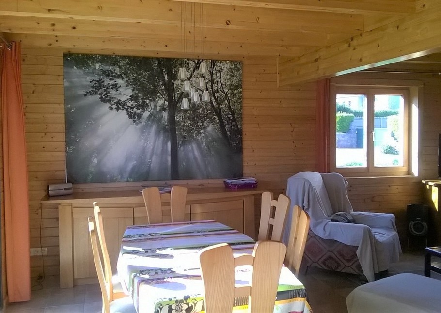 La grande table peut accueillir jusqu'à 10 personnes avec les rallonges !