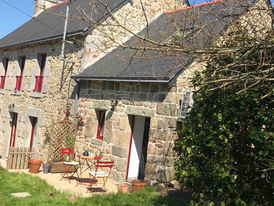 Clévacances, Location, 2 personnes, Mellionnec, en campagne , maison façade