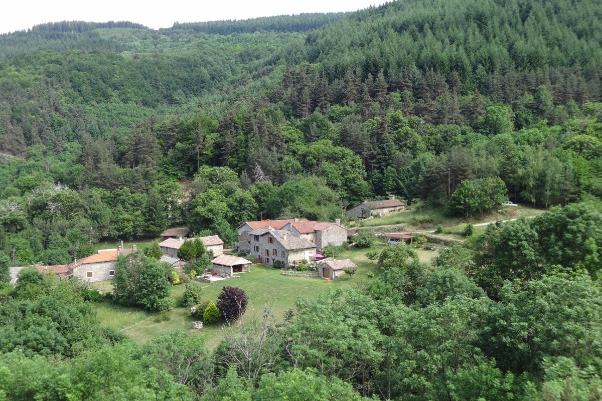 Syalles, dans un écrin de verdure
