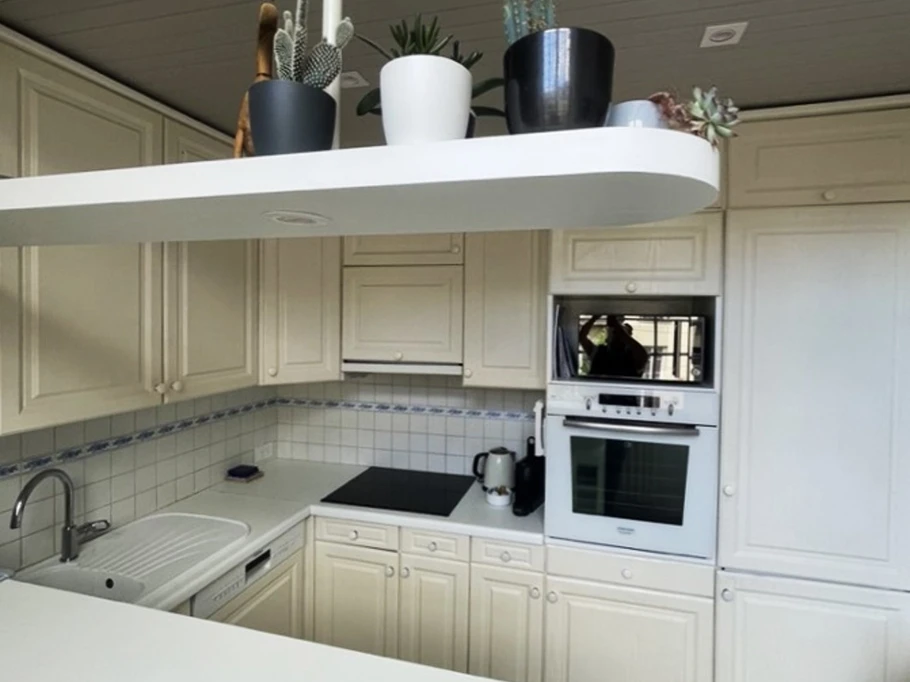 Fully-equipped kitchen (dishwasher, espresso machine, fridge-freezer, etc.)