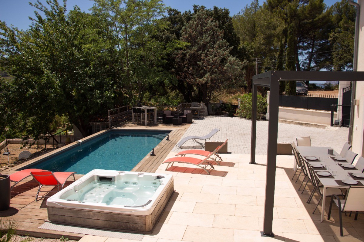 Bastide 8 personnes, piscine, jacuzzi, billard à Saint Cyr sur Mer