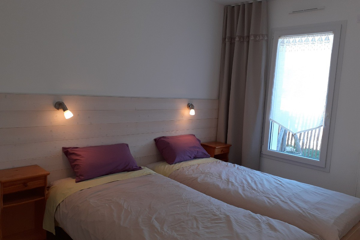 Chambre 2 lits 0.90 / 2.00 m avec placard