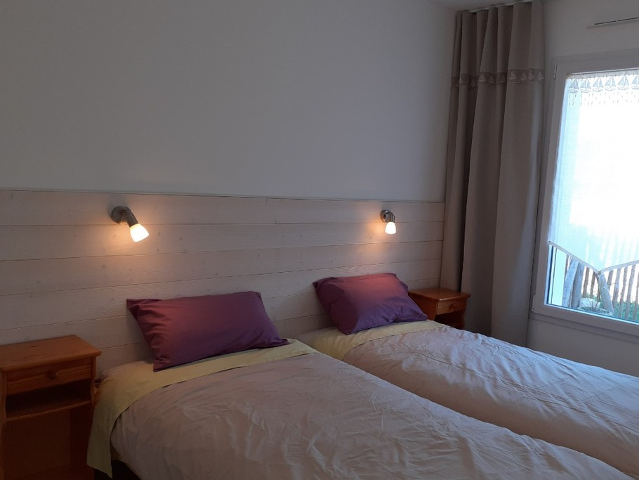 Chambre 2 lits 0.90 / 2.00 m avec placard