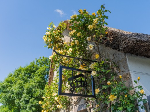 Pignon et Entrée indépendante de la Chaumière Anouck