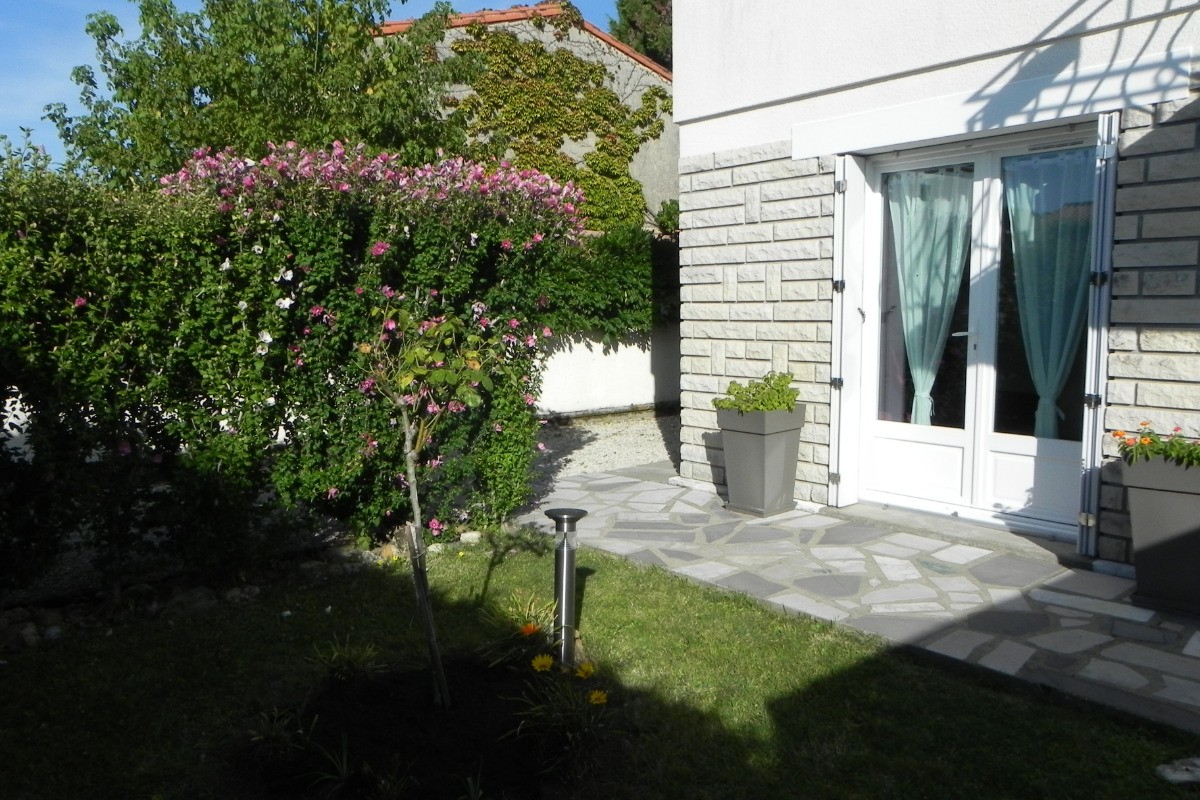 Accès emplacement véhicule et 2e terrasse