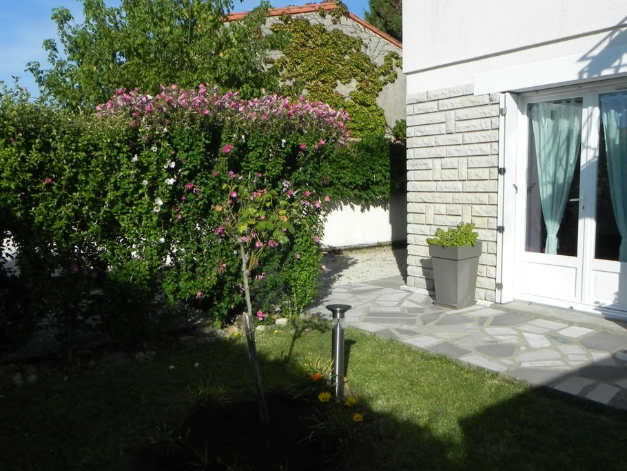 Accès emplacement véhicule et 2e terrasse