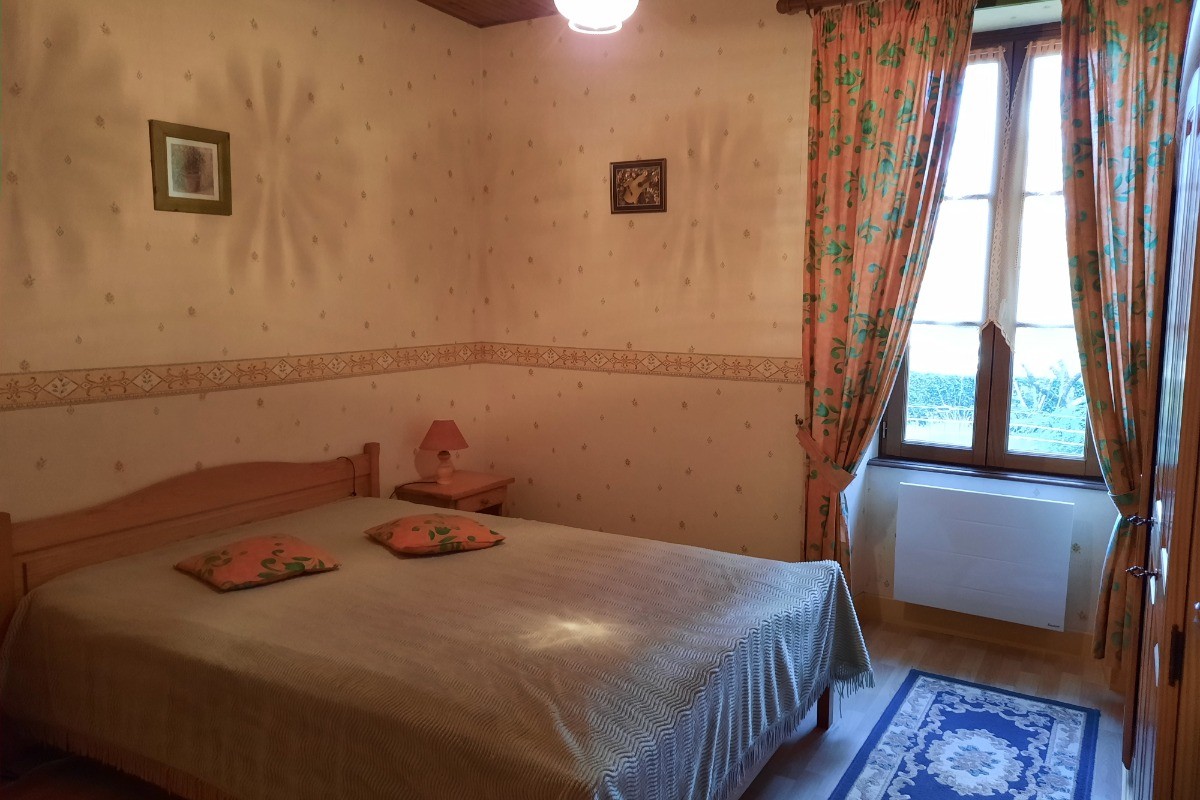 Gîte Clévacances, Chéniers, Creuse - Chambre (côté sud)