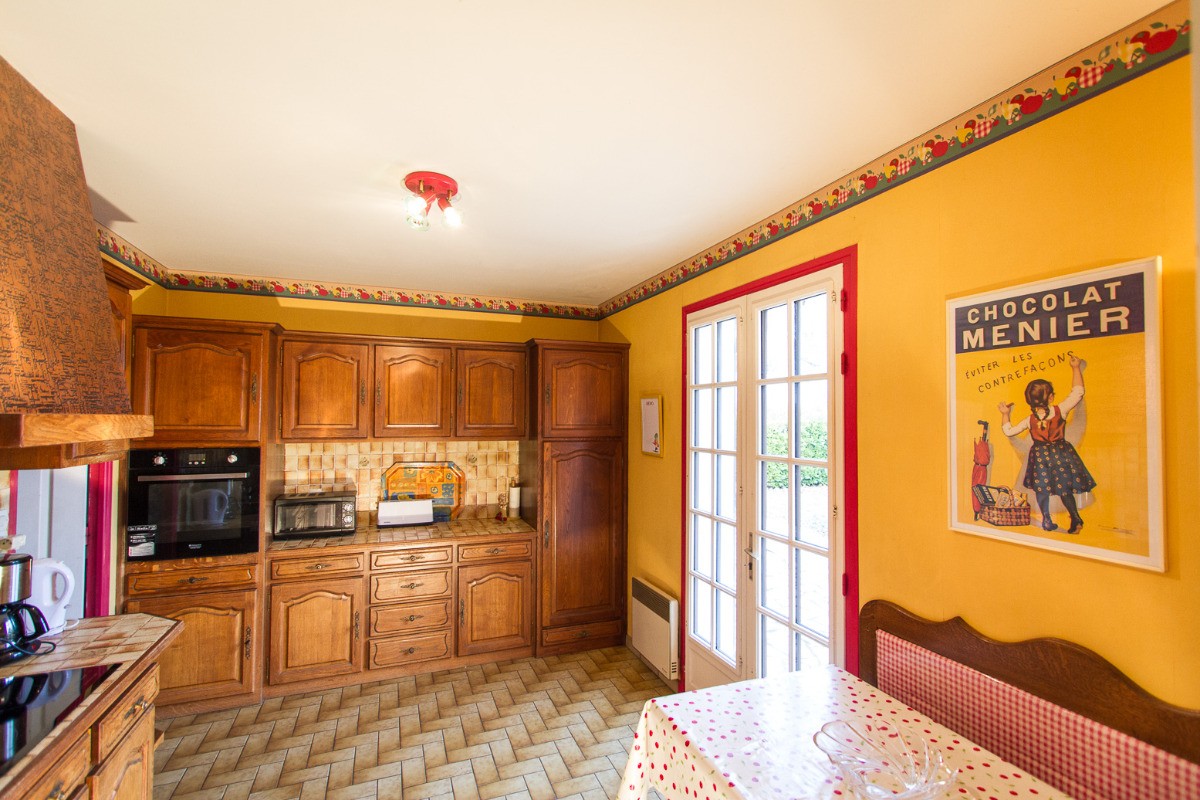 Maison à Lisle sur Tarn cuisine avec coin repas
