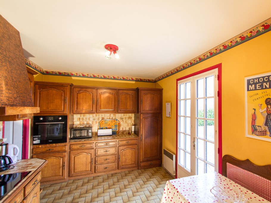 Maison à Lisle sur Tarn cuisine avec coin repas