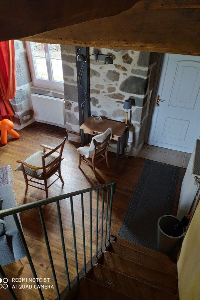 vue entrée du gite "La Maison de Jeanne" Cantal