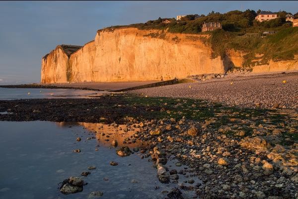 Lumière du soir sur la plage de Saint Pierre en Port