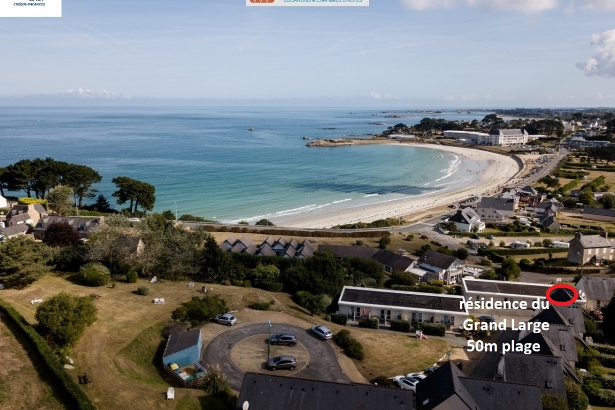 un appartement idéal pour 2 avec vue imprenable sur la plage située à 50m