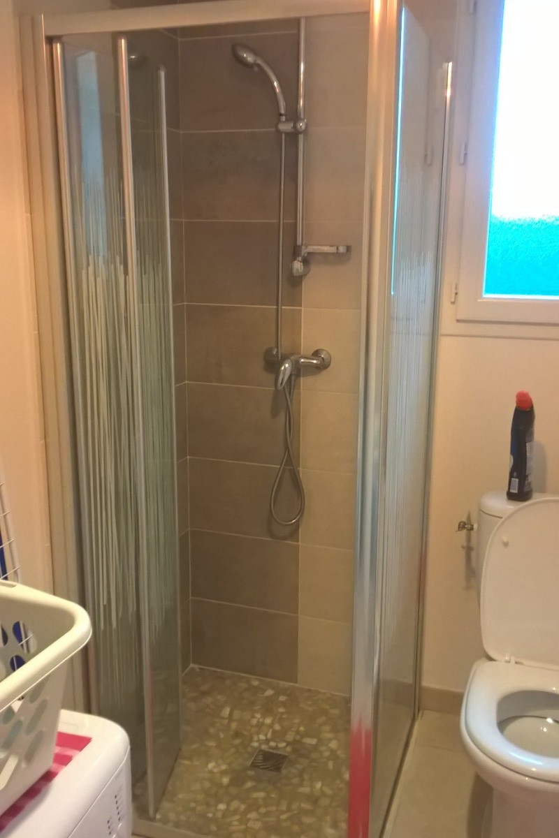 Salle de douche rdc