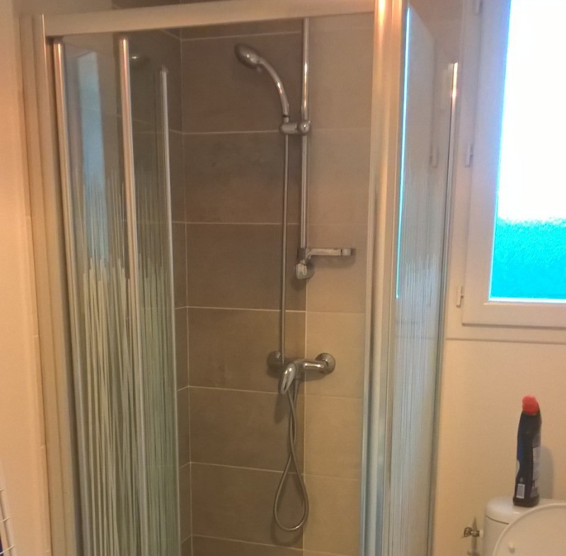 Salle de douche rdc
