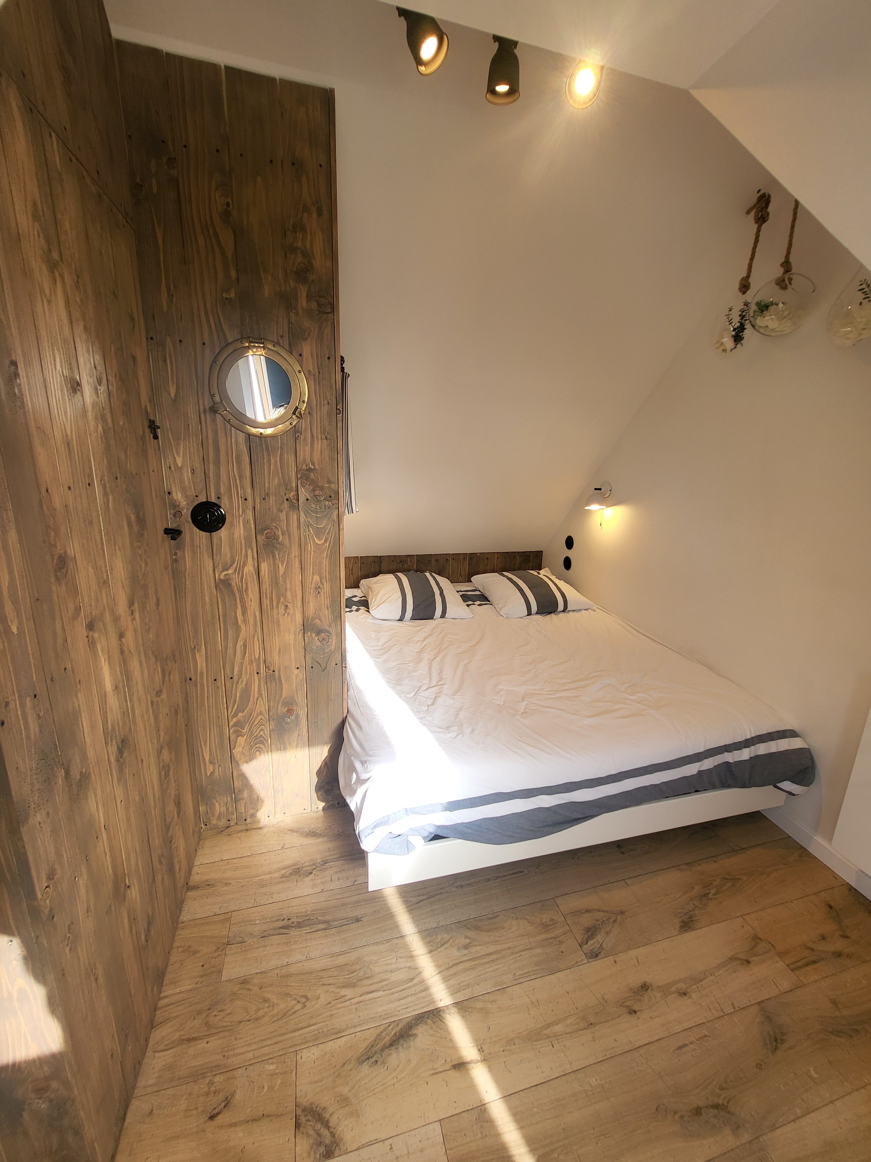 First floor: Bedroom 3 - Bed 160