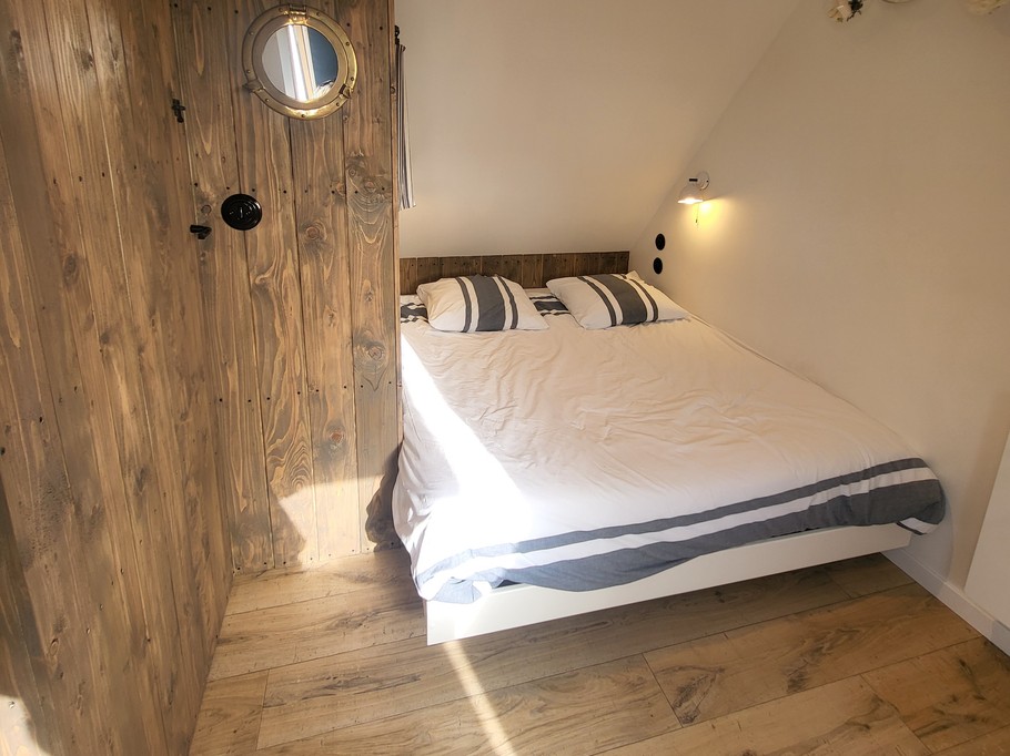 First floor: Bedroom 3 - Bed 160