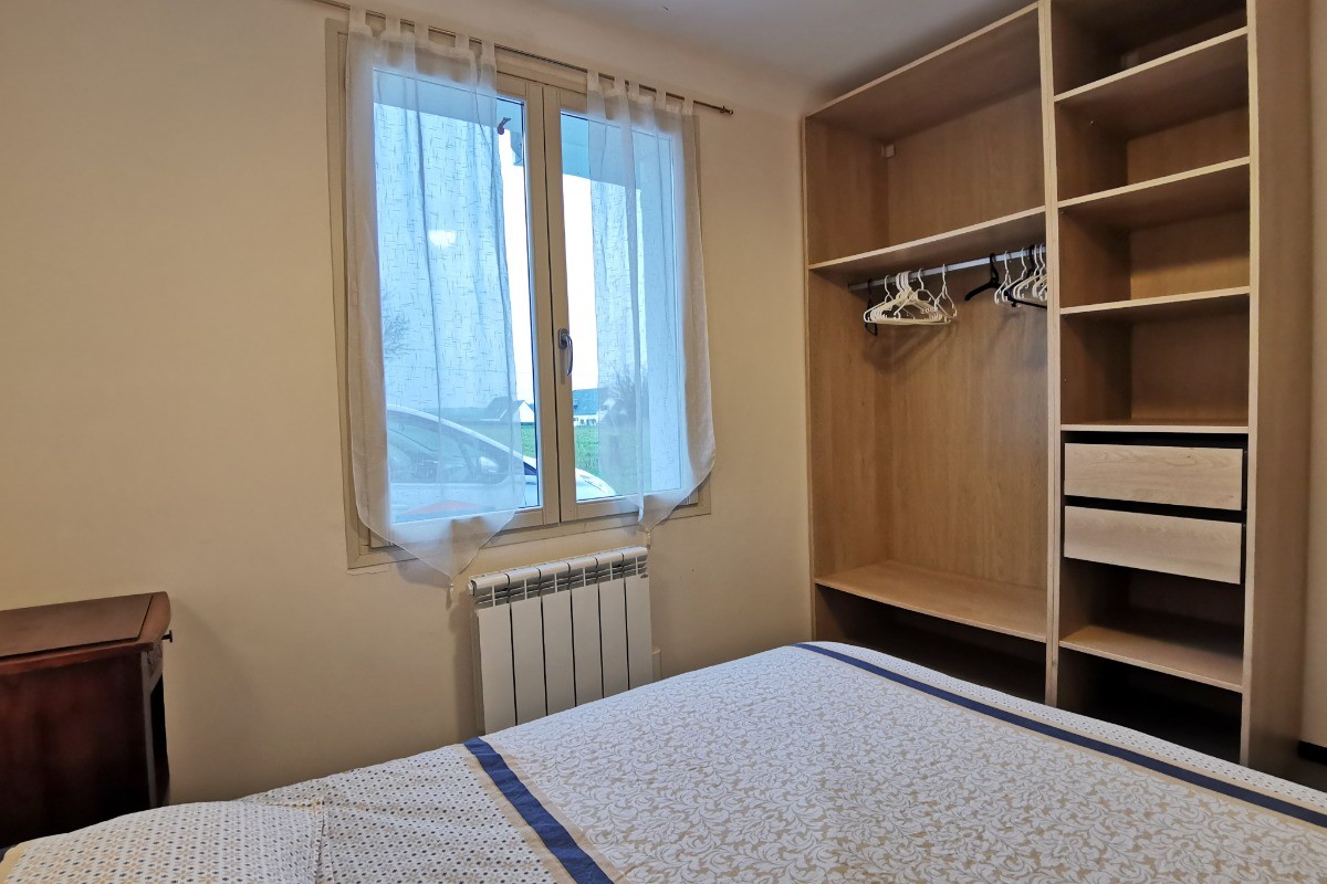 Chambre 2 avec placard penderie