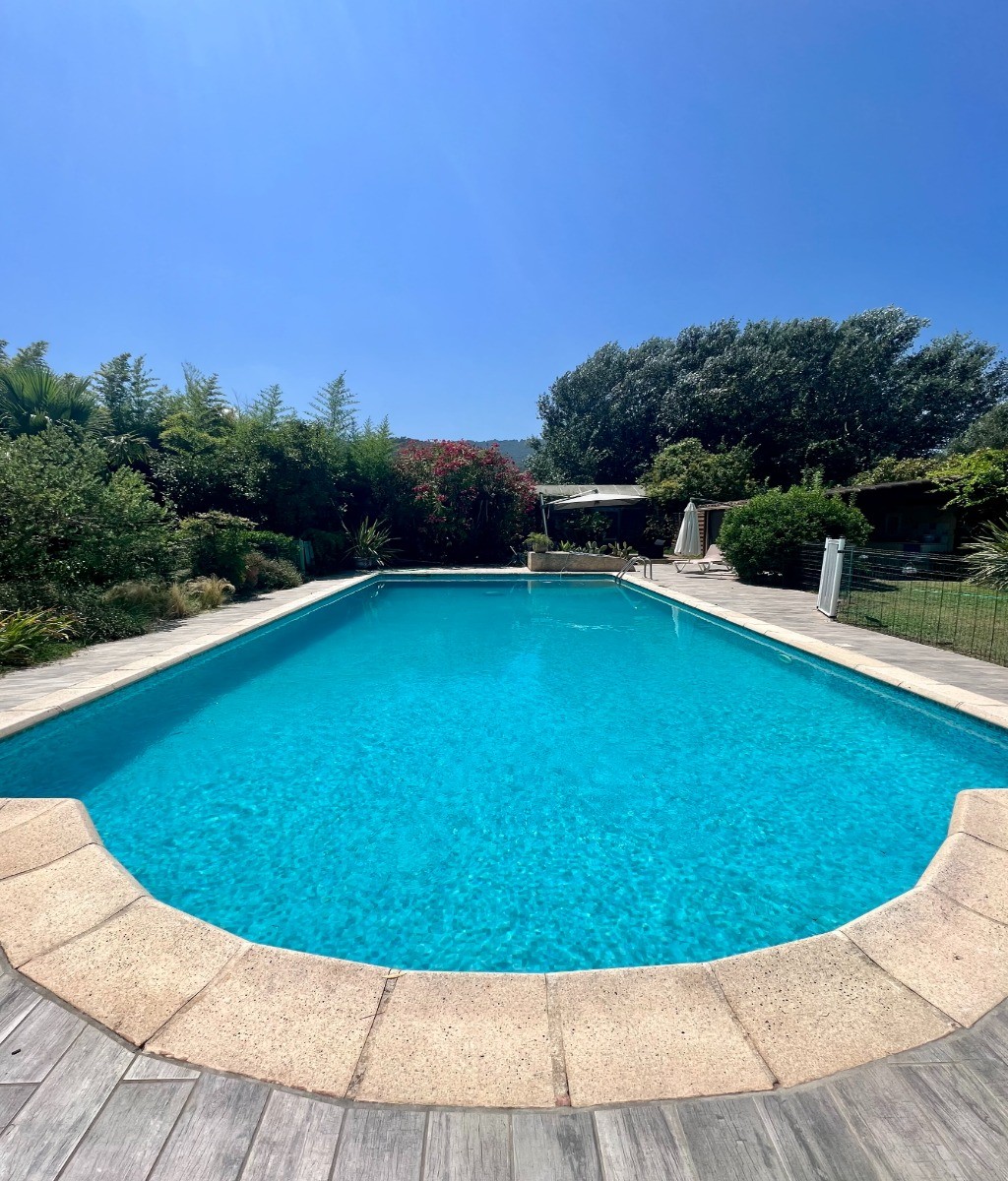 Piscine commune aux 4 gîtes