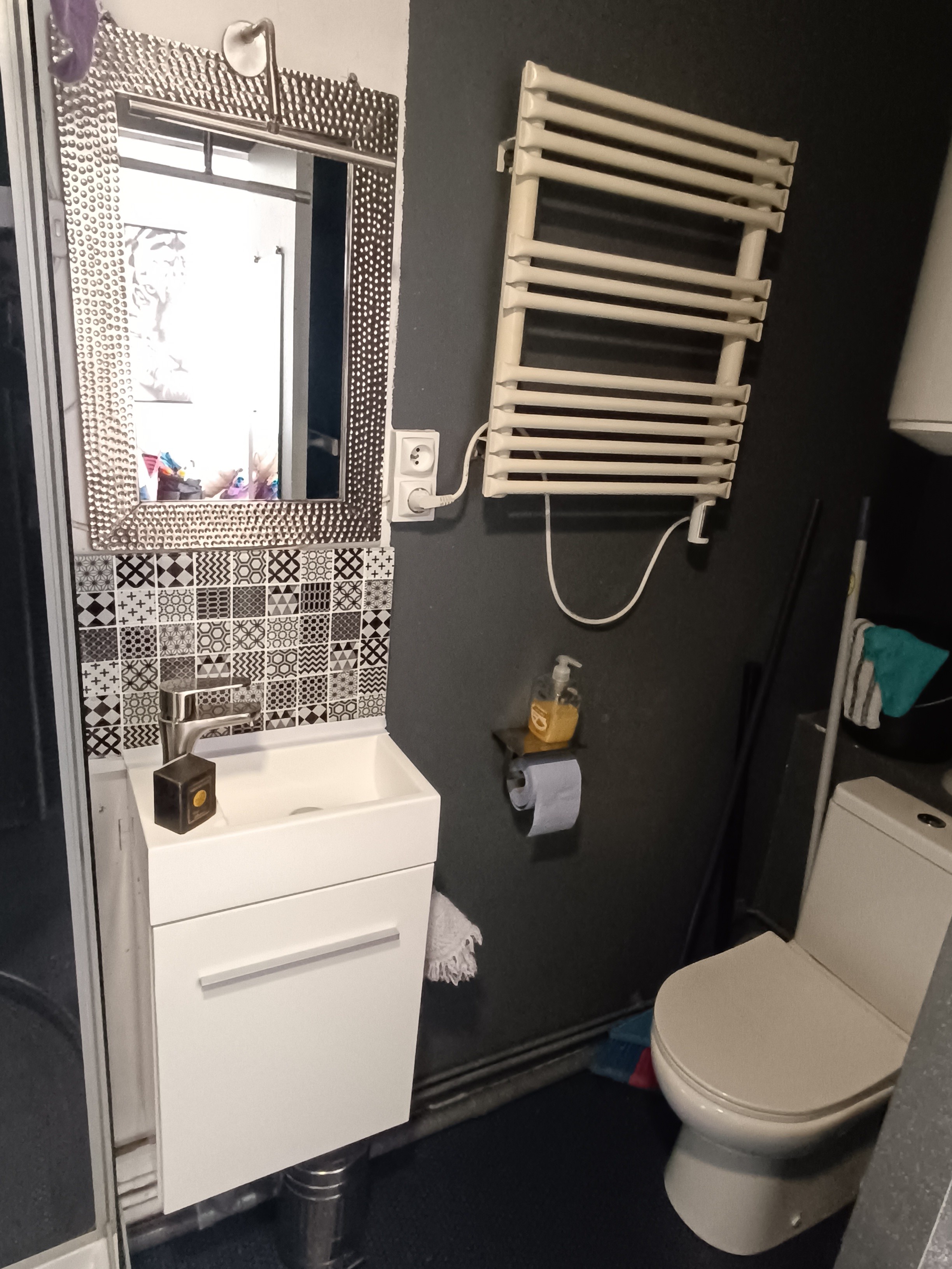 Salle de douche sanitaire