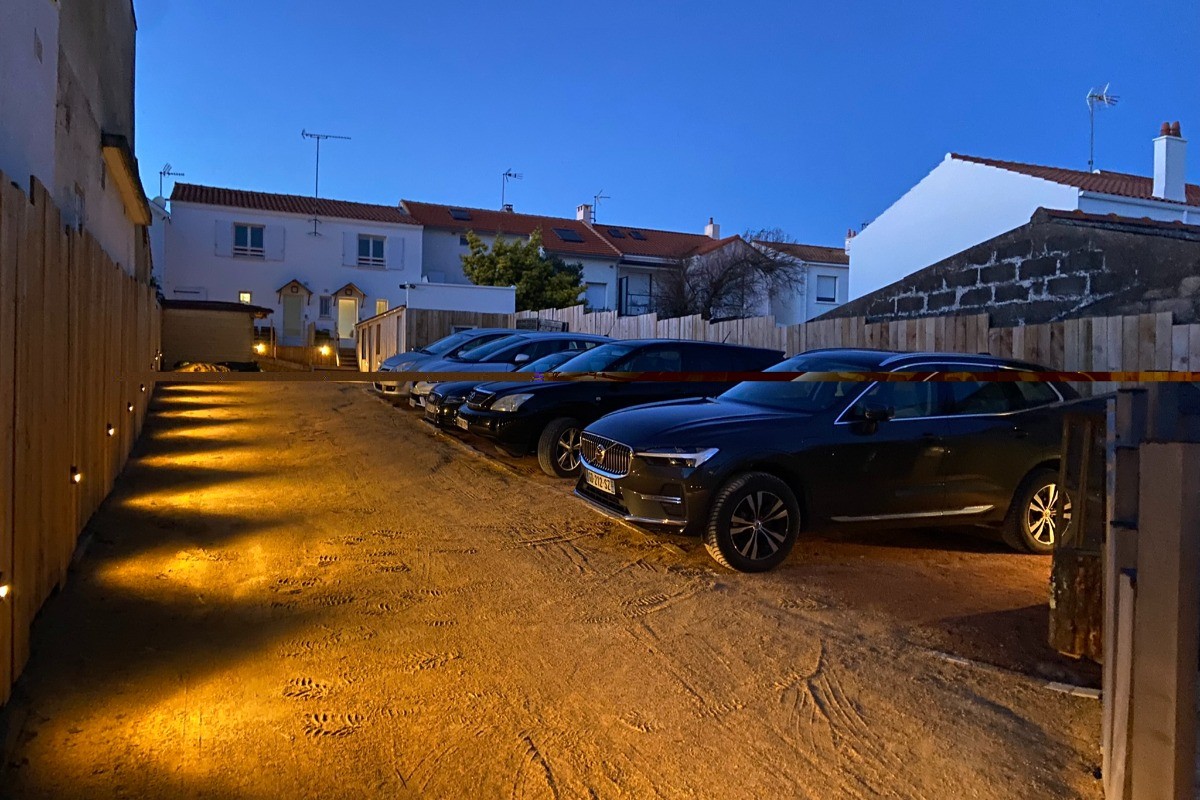 parking privé et sécurisé avec branchement pour véhicule électrique