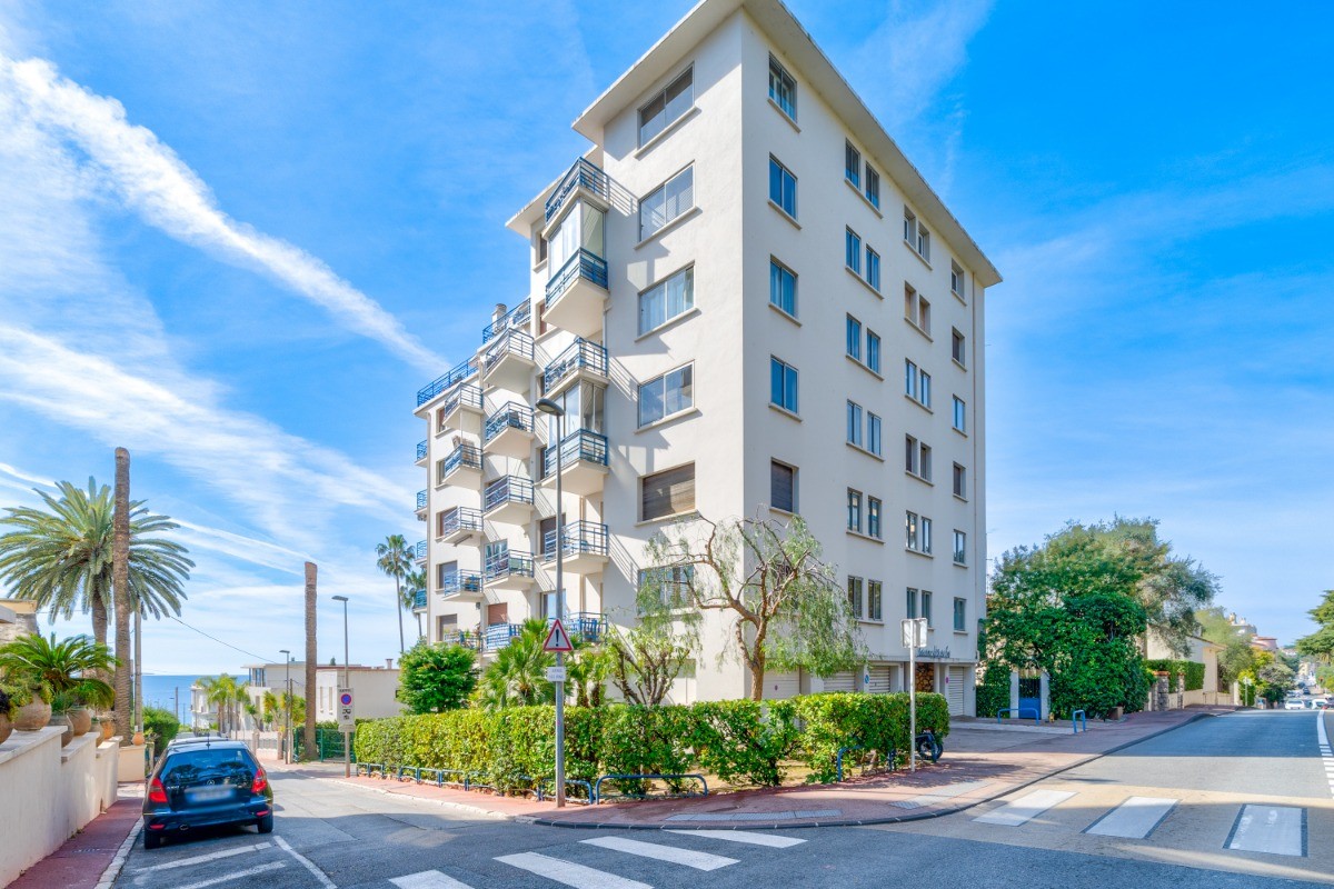 Cannes les Pins - Vue de l'exterieur