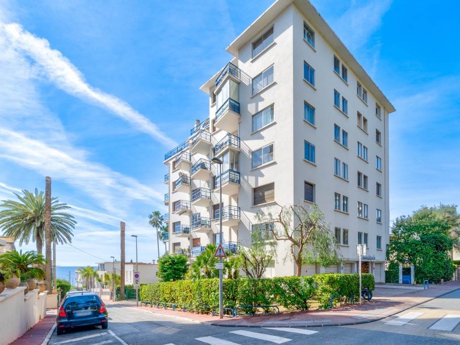 Cannes les Pins - Vue de l'exterieur