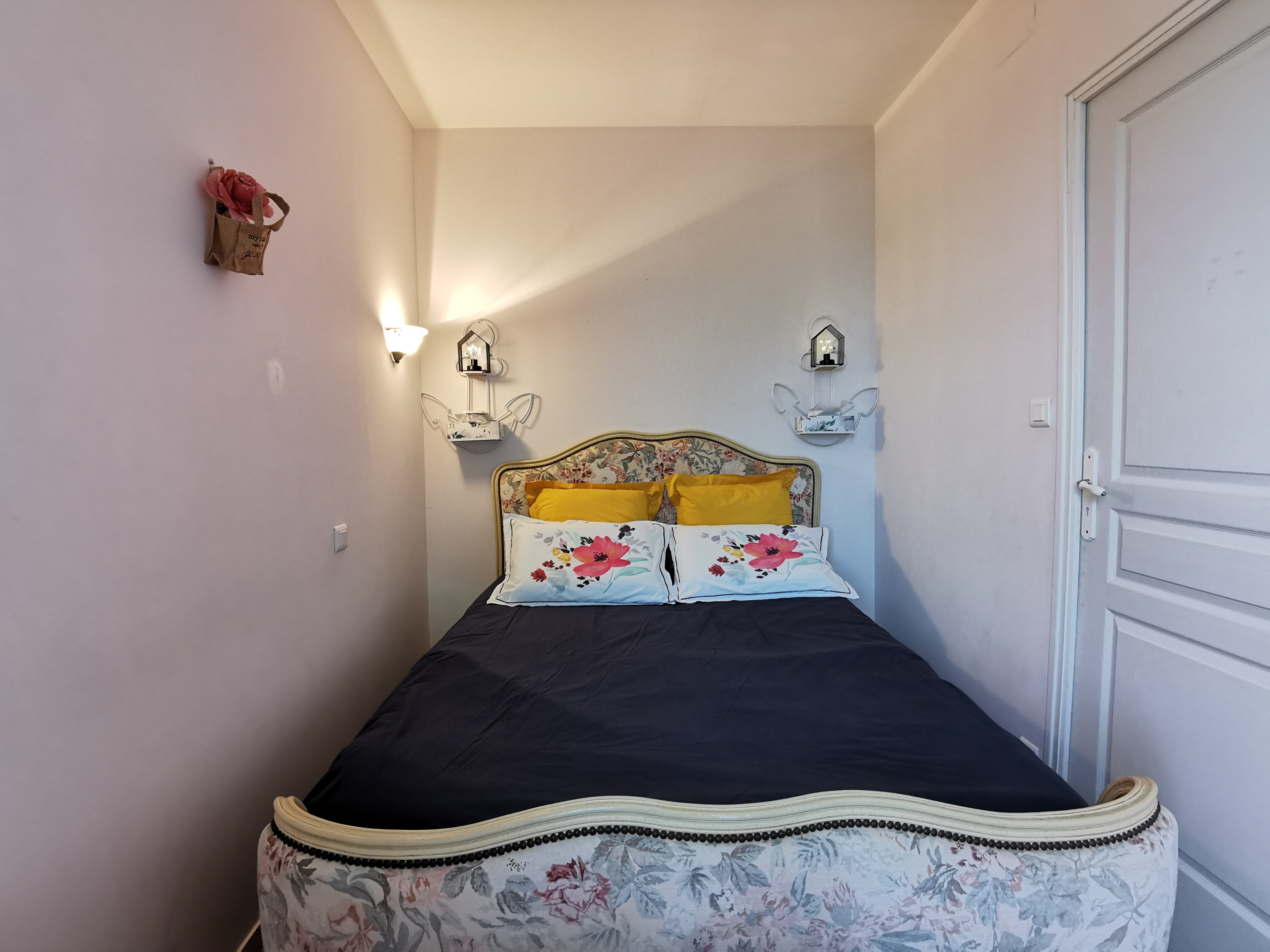 Bedroom with double bed (140cm)