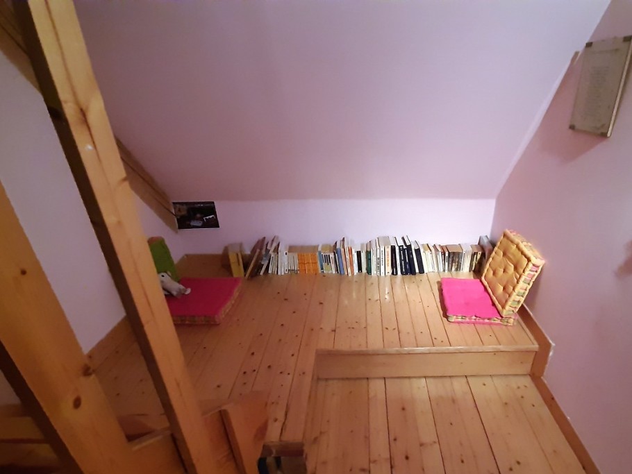 Coin lecture avec assortiment de livres tous publics et jeux.